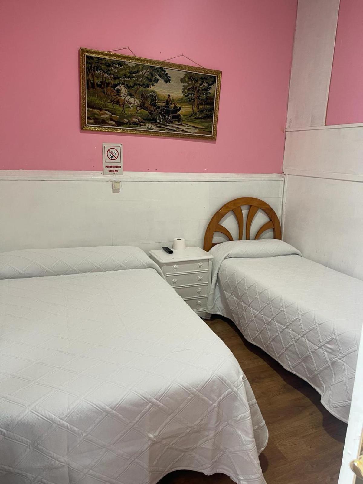 Hostal Daniel Madrid Exterior foto